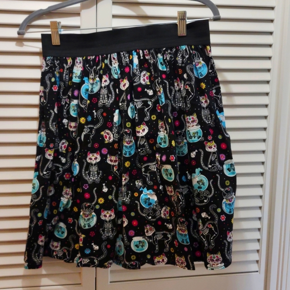 Cute full short skirt, spooky cats sugar skull Hemet Clothing size L